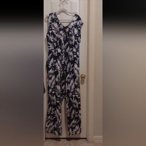 Avenue Tropical Floral print Romper Black/White